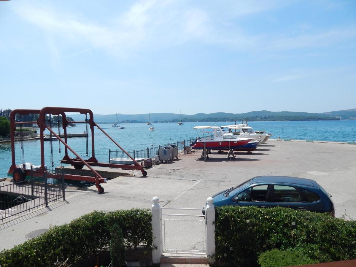 Apartmani Sindik Tivat Buitenkant foto