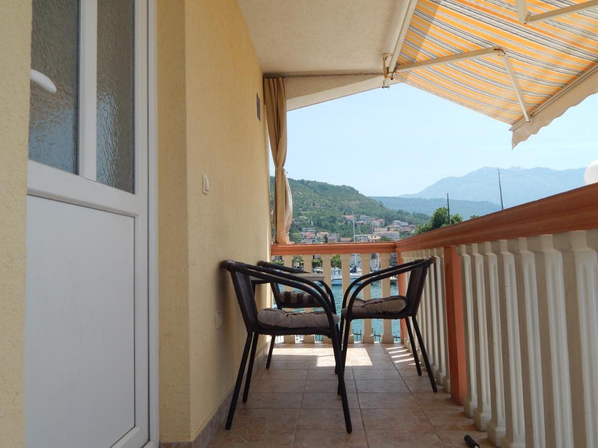 Apartmani Sindik Tivat Buitenkant foto