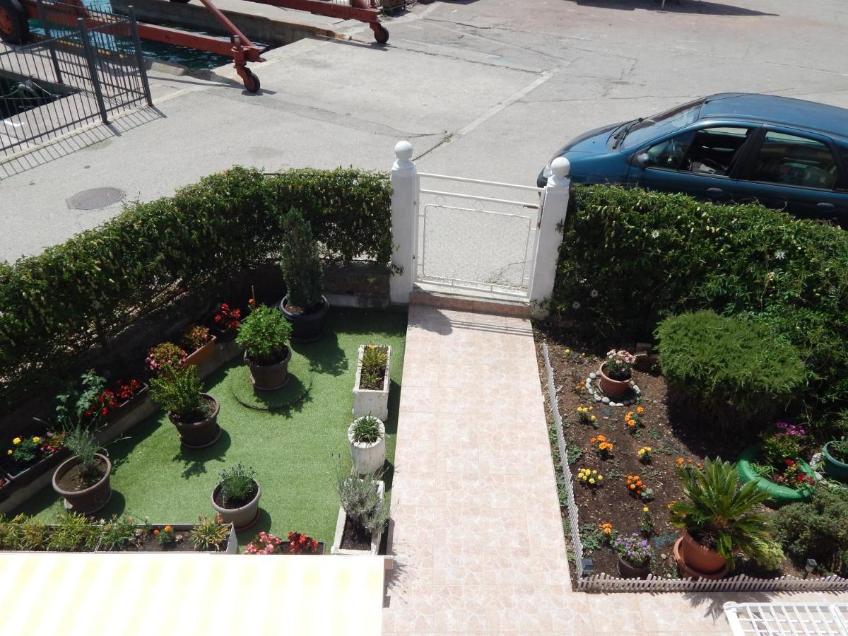 Apartmani Sindik Tivat Buitenkant foto